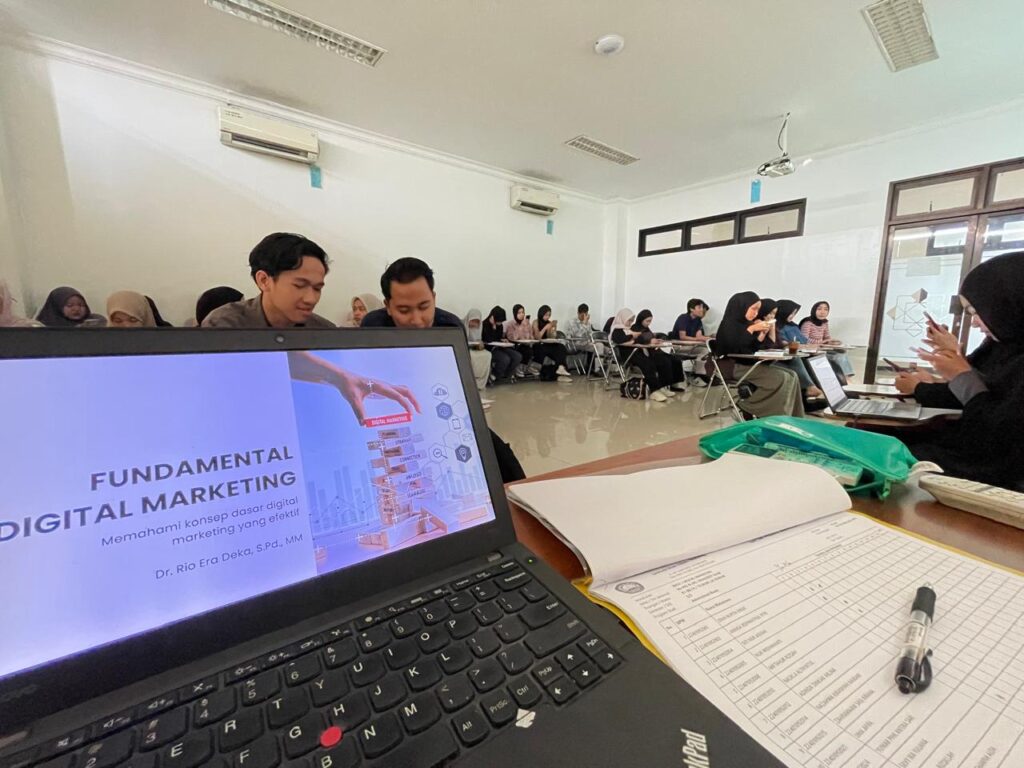Mahasiswa Administrasi Bisnis FIA Unisma Antusias Ikuti Pembelajaran Digital Marketing